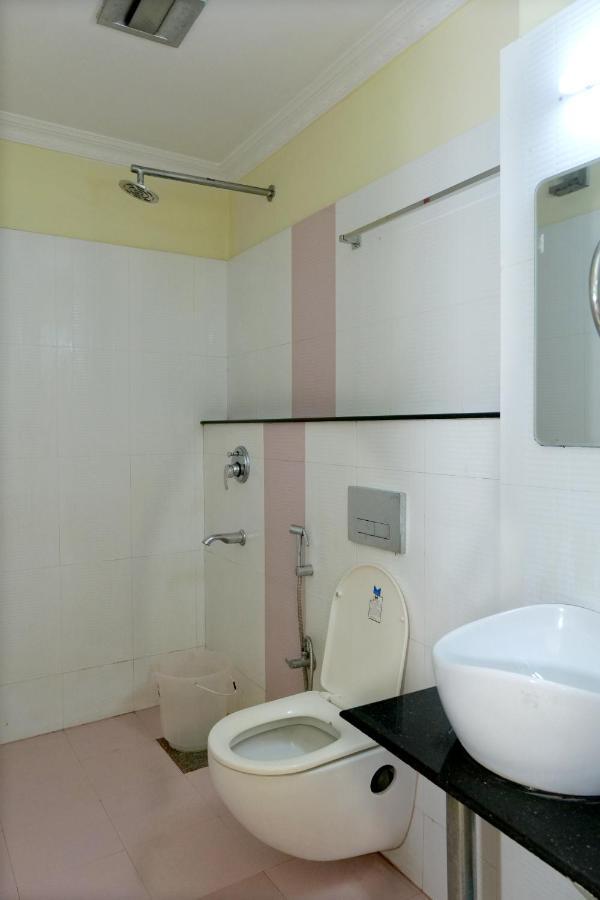 Hotel Lumiere Alappuzha Exteriör bild
