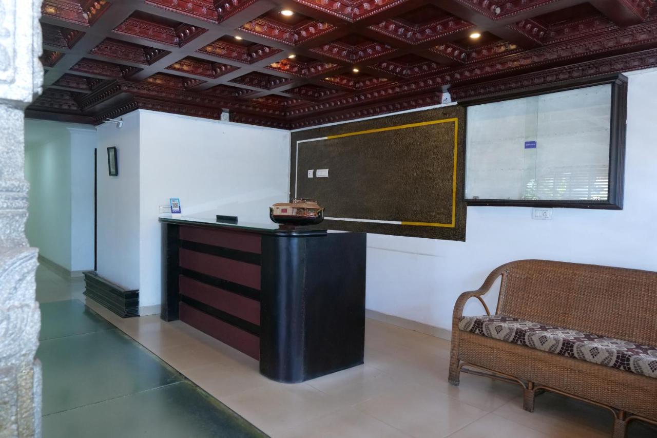Hotel Lumiere Alappuzha Exteriör bild